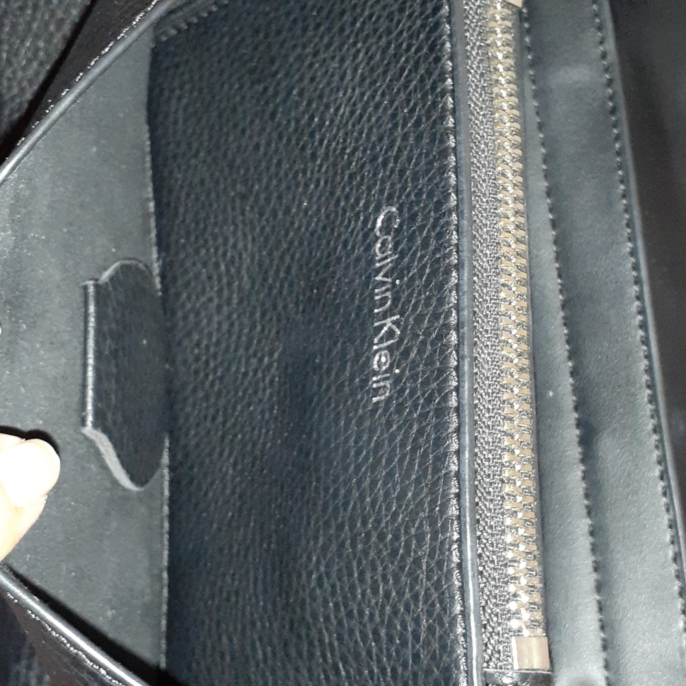 Calvin Klein - Picture 3 of 4